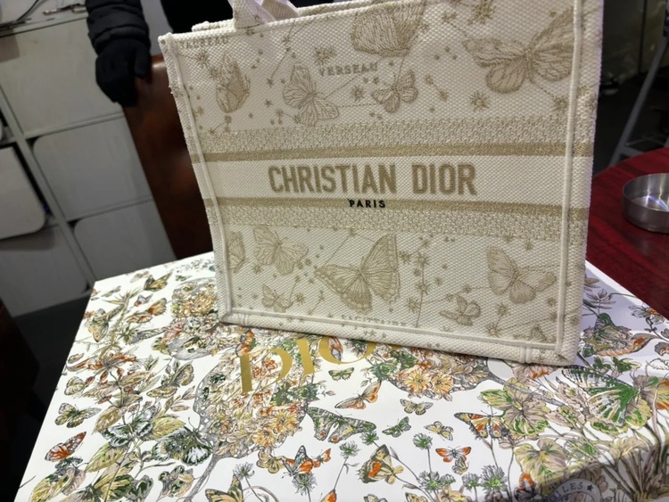 ブックトート（ブランドバッグ）の商品画像 - 査定依頼日：2025年7月14日 - 最高査定価格：200,000円