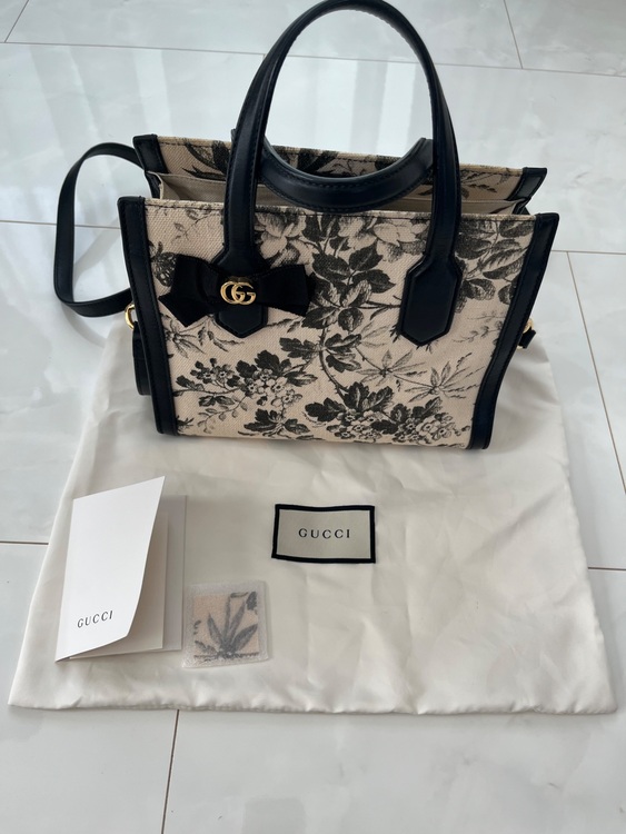 GGリボン　ミニトート　2WAY  443089 K2I1J 1000（ブランドバッグ）の商品画像 - 査定依頼日：2025年8月24日 - 最高査定価格：70,000円