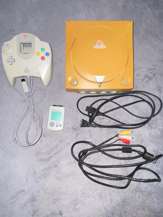 メガドライブ2 本体 ソフト2本　ドリームキャスト本体 ソフト1本（ゲーム機本体・ゲームソフト）の商品画像 - 査定依頼日：2022年10月17日 - 最高査定価格：13,000円