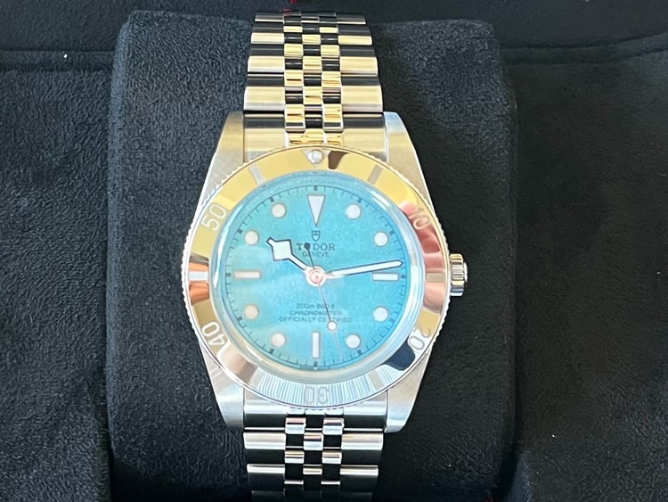 ブラックベイ54ラグーンブルー（高級時計）の商品画像 - 査定依頼日：2025年9月20日 - 最高査定価格：700,000円