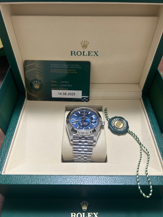 ロレックス スカイドゥエラー 33693（高級時計）の商品画像 - 査定依頼日：2025年8月15日 - 最高査定価格：3,550,000円
