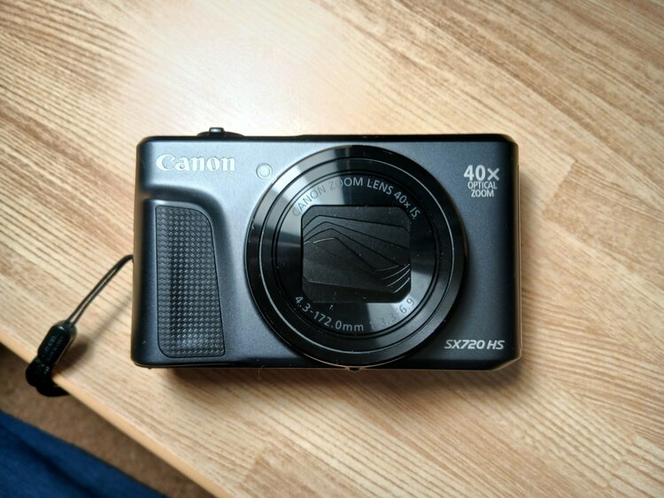 Canon PowerShot SX720 HS（ブラック）（カメラ）の商品画像 - 査定依頼日：2026年8月30日 - 最高査定価格：34,000円