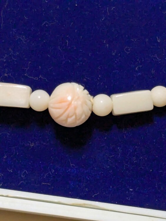 薄い色の珊瑚の帯留め（美術品・骨董品）の商品画像 - 査定依頼日：2026年3月11日 - 最高査定価格：1,000円