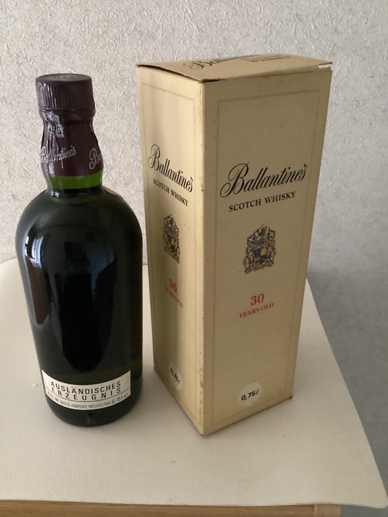 バレンタイン30年（お酒）の商品画像 - 査定依頼日：2026年8月9日 - 最高査定価格：32,000円