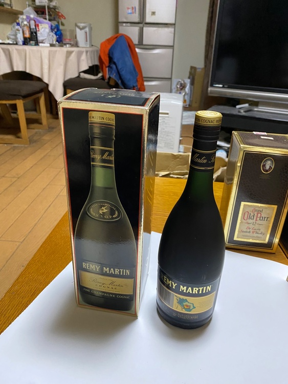  ＲＥＭＹ　MARTIN 700ml（お酒）の商品画像 - 査定依頼日：2026年5月9日 - 最高査定価格：3,000円