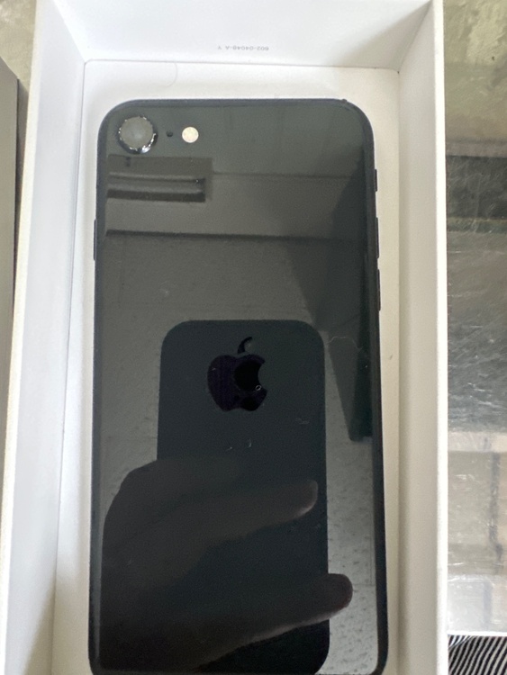 iPhone iPhone SE (第 2 世代) 64GB Softbank（スマホ）の商品画像 - 査定依頼日：2026年8月12日 - 最高査定価格：3,500円