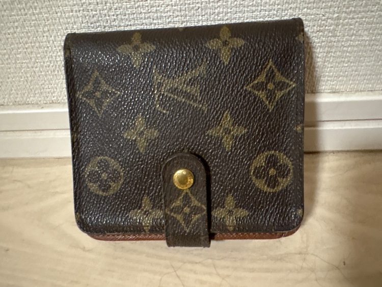 モノグラム二つ折り財布（ブランド財布・小物）の商品画像 - 査定依頼日：2025年9月10日 - 最高査定価格：3,000円