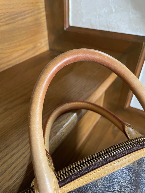 ルイヴィトン ロックイット（ブランドバッグ）の商品画像 - 査定依頼日：2022年8月13日 - 最高査定価格：35,000円