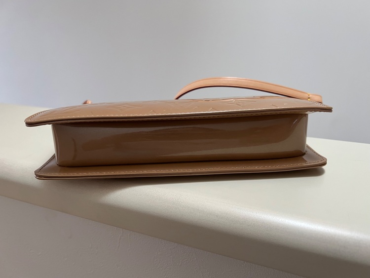 ヴェルニ　レキシントンショルダーバック（ブランドバッグ）の商品画像 - 査定依頼日：2025年10月12日 - 最高査定価格：80,000円