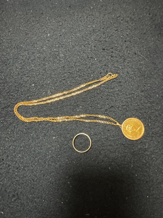 ネックレスと指輪（金・貴金属）の商品画像 - 査定依頼日：2025年7月28日 - 最高査定価格：9,999,999円