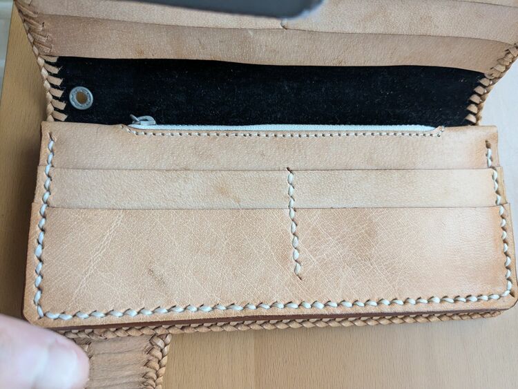 カービング　財布（ブランド財布・小物）の商品画像 - 査定依頼日：2025年10月5日 - 最高査定価格：4,000円