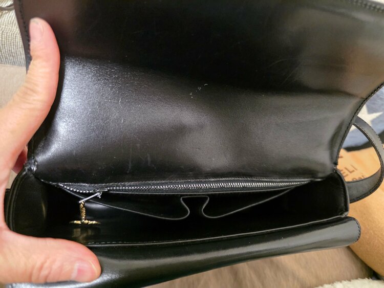 黒 ショルダーバッグ（ブランドバッグ）の商品画像 - 査定依頼日：2025年12月28日 - 最高査定価格：23,000円