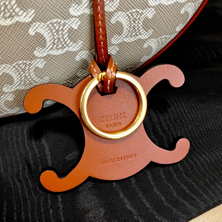 CELINE セリーヌ AVA（アヴァ）バッグ（ブランドバッグ）の商品画像 - 査定依頼日：2026年2月8日 - 最高査定価格：120,000円