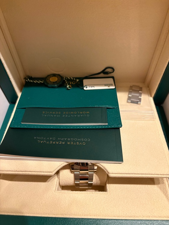 ロレックスデイトナ　ブライトブラック&スチール（高級時計）の商品画像 - 査定依頼日：2025年11月27日 - 最高査定価格：8,300,000円