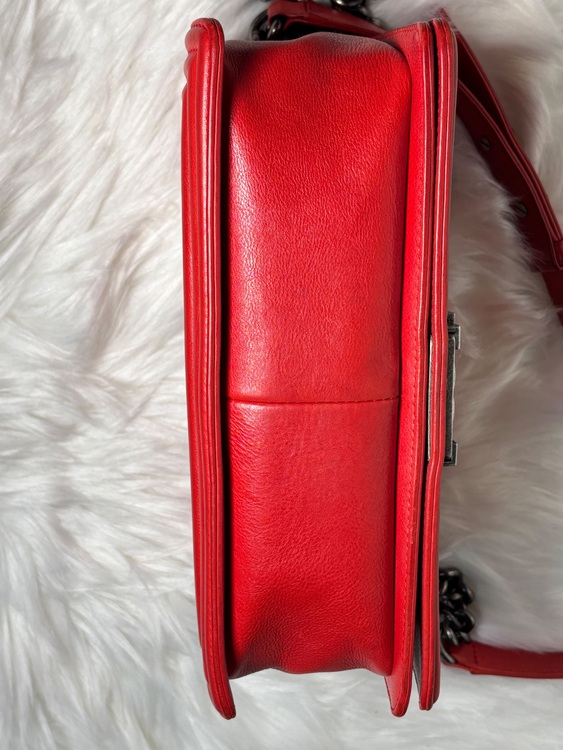 マトラッセ　ボーイシャネル　ラムスキン　レッド（ブランドバッグ）の商品画像 - 査定依頼日：2025年6月18日 - 最高査定価格：300,000円