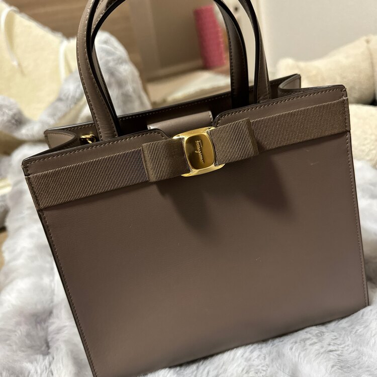 フェラガモ  （ブランドバッグ）の商品画像 - 査定依頼日：2025年2月10日 - 最高査定価格：48,000円