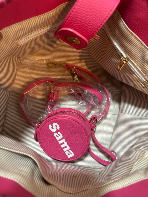 サマンサタバサトートバック大（ブランドバッグ）の商品画像 - 査定依頼日：2025年2月15日 - 最高査定価格：4,000円