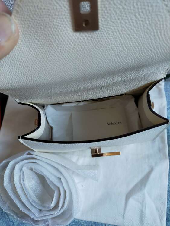 ヴァレクストラ  （ブランドバッグ）の商品画像 - 査定依頼日：2025年2月10日 - 最高査定価格：200,000円