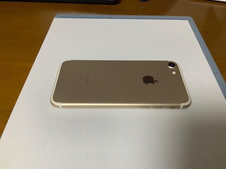 iPhone7 128GB SIMフリー（スマホ）の商品画像 - 査定依頼日：2026年3月23日 - 最高査定価格：2,500円