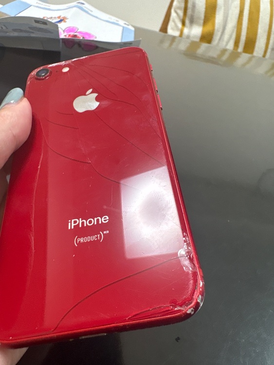 iPhone8 赤（スマホ）の商品画像 - 査定依頼日：2025年7月31日 - 最高査定価格：2,000円