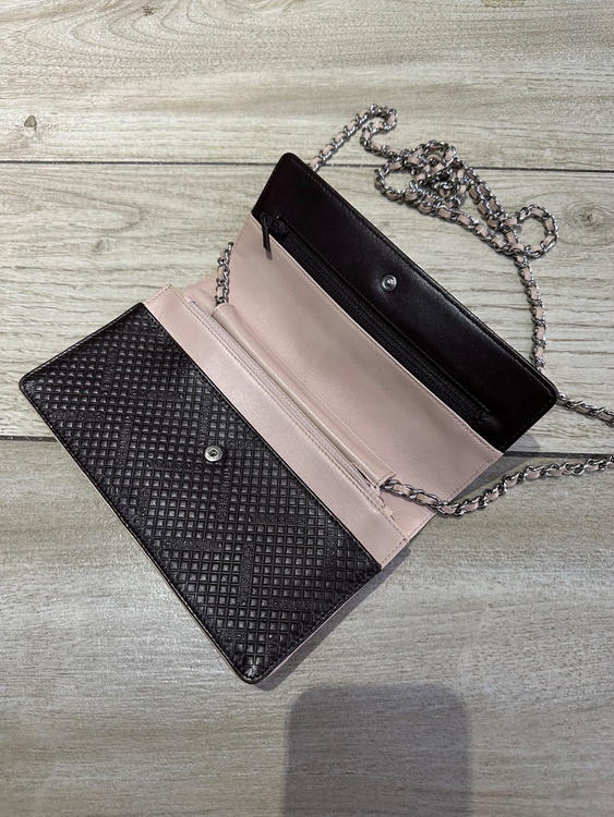 チェーンウォレット（ブランドバッグ）の商品画像 - 査定依頼日：2026年3月30日 - 最高査定価格：130,000円