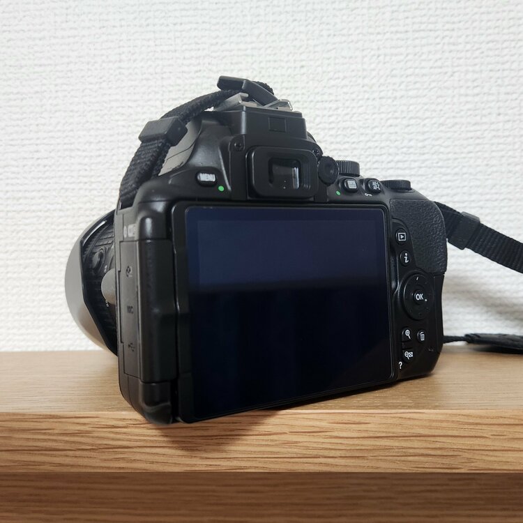 d5600 ダブルズームキット（カメラ）の商品画像 - 査定依頼日：2026年4月22日 - 最高査定価格：51,100円