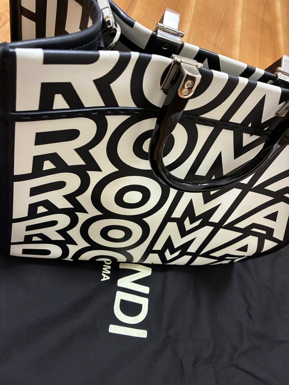 サンシャインミディアム（ブランドバッグ）の商品画像 - 査定依頼日：2025年10月17日 - 最高査定価格：220,000円