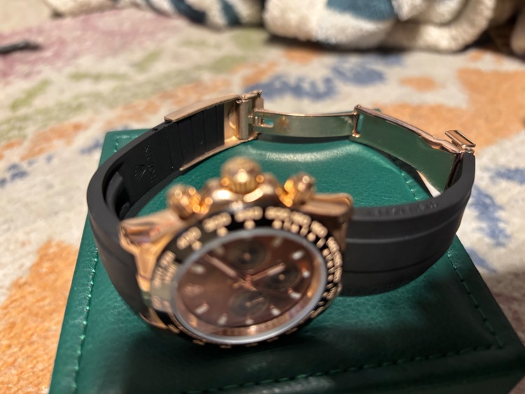 ロレックス デイトナ 116515LN18Kえばーろーずごーる（高級時計）の商品画像 - 査定依頼日：2025年12月4日 - 最高査定価格：6,100,000円