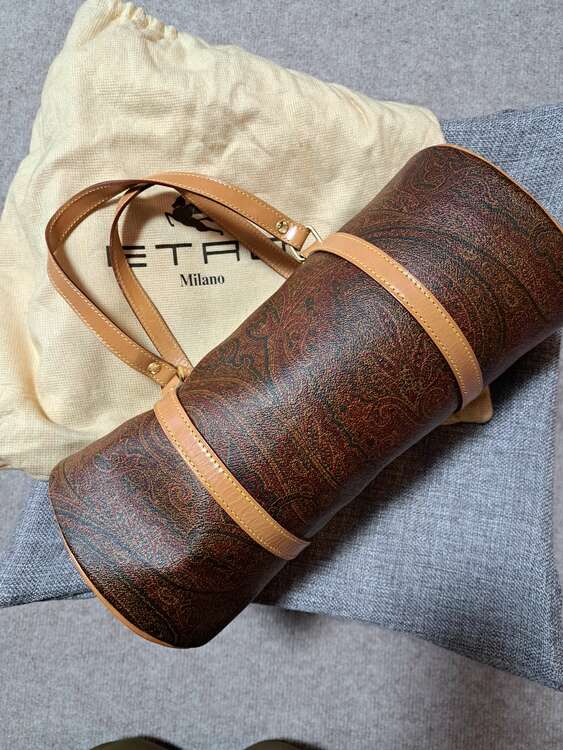 ETROバッグ（ブランドバッグ）の商品画像 - 査定依頼日：2025年3月16日 - 最高査定価格：2,000円