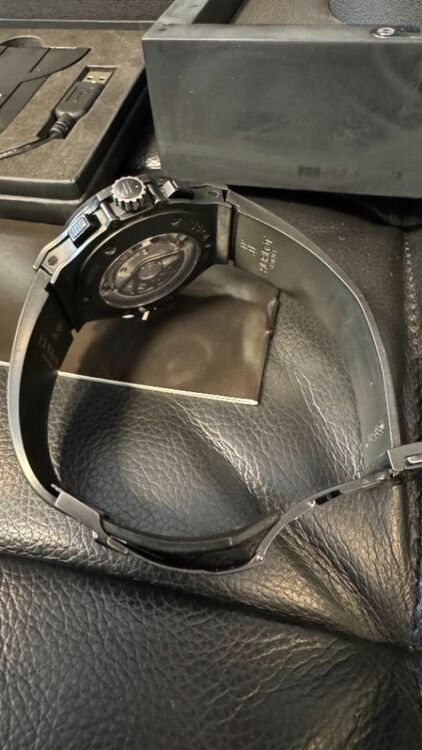 HUBLOT ビッグバン アエロバン オールブラック ブラックダイヤモンド（高級時計）の商品画像 - 査定依頼日：2025年10月28日 - 最高査定価格：1,400,000円