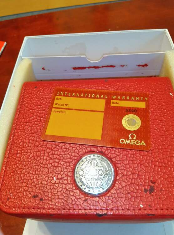 オメガ シーマスター 300ぷろふぇ（高級時計）の商品画像 - 査定依頼日：2025年5月31日 - 最高査定価格：240,000円