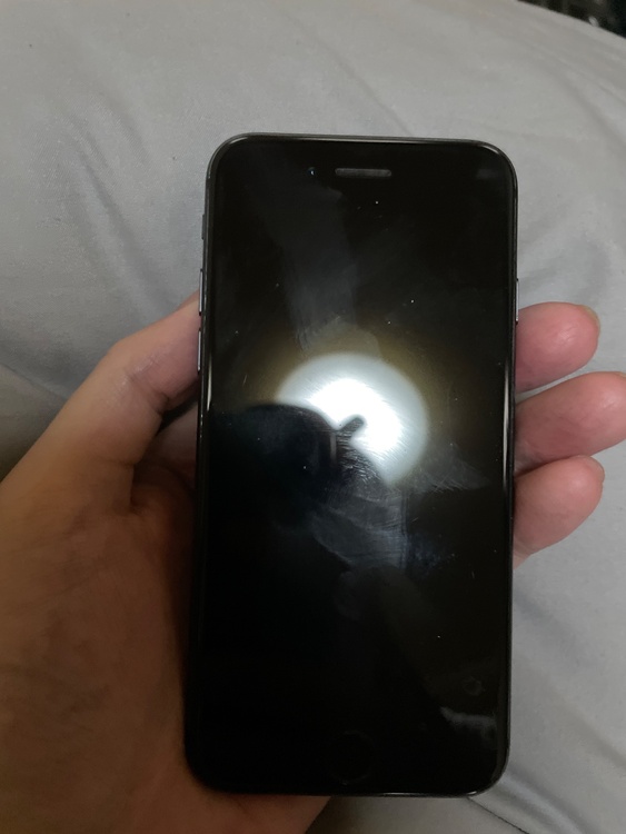 iPhone iPhone8 256GB au（スマホ）の商品画像 - 査定依頼日：2026年8月31日 - 最高査定価格：7,500円
