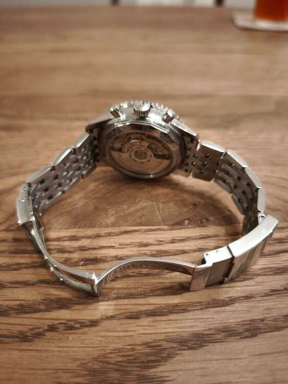 ブライトリング ナビタイマー AB0121（高級時計）の商品画像 - 査定依頼日：2025年4月7日 - 最高査定価格：500,000円