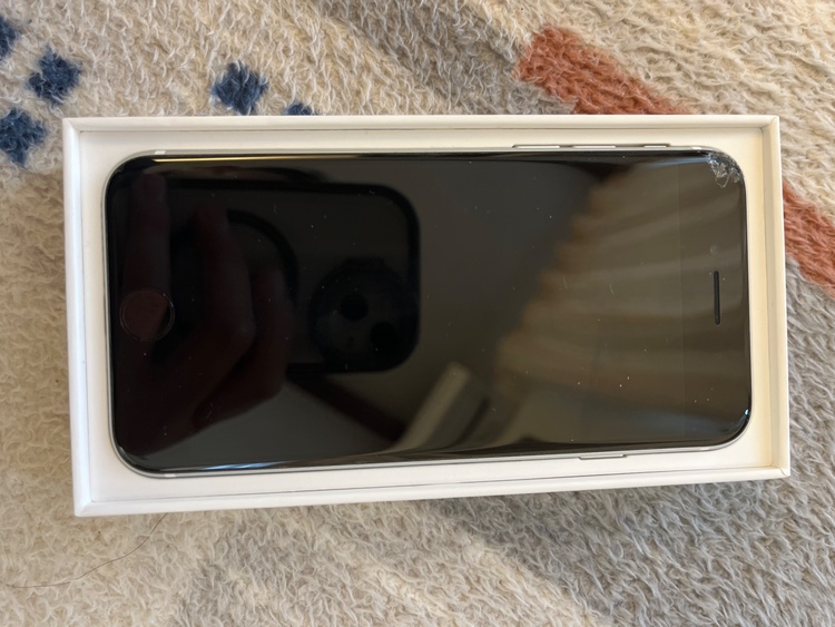iPhone SE (第 2 世代) 64GB SIMフリー（スマホ）の商品画像 - 査定依頼日：2026年4月24日 - 最高査定価格：3,000円