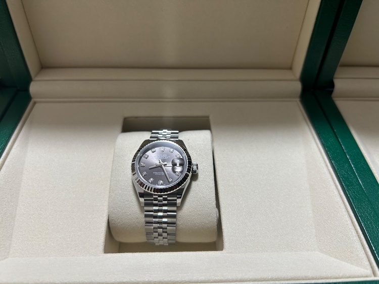 レディデイトジャスト28ダークグレー10P フルーテッドベゼルジュビリーブレス（高級時計）の商品画像 - 査定依頼日：2026年2月23日 - 最高査定価格：1,550,000円