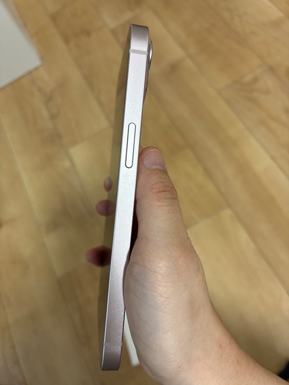 iPhone 13 256GB Softbank（スマホ）の商品画像 - 査定依頼日：2026年2月18日 - 最高査定価格：32,000円