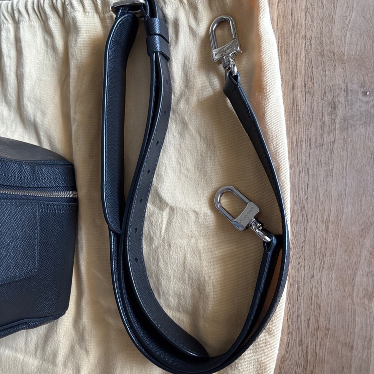 ルイヴィトン　オーバーナイト（ブランドバッグ）の商品画像 - 査定依頼日：2025年6月30日 - 最高査定価格：70,000円