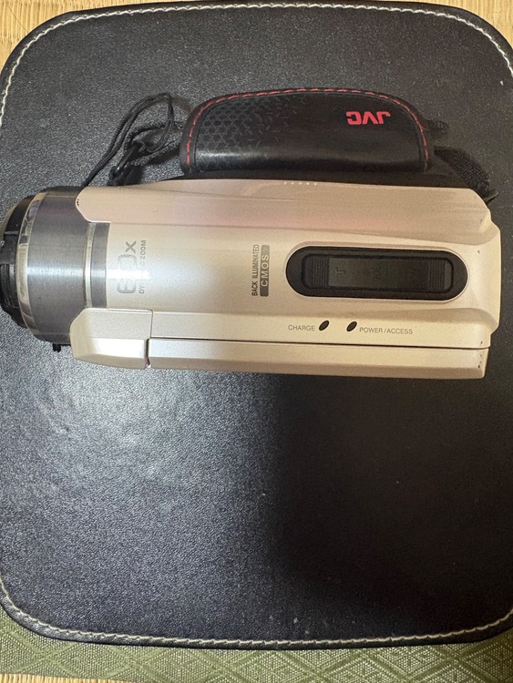JVC GZ-F200-W（カメラ）の商品画像 - 査定依頼日：2026年7月22日 - 最高査定価格：3,000円