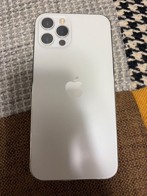 iPhone 12 Pro 128GB docomo（スマホ）の商品画像 - 査定依頼日：2026年1月24日 - 最高査定価格：28,000円