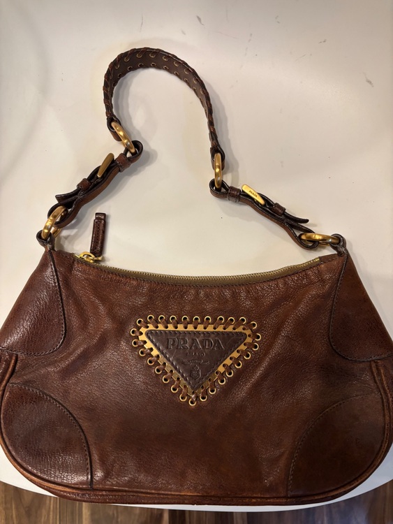 プラダ トライアングルロゴ バッグ ブラウン（ブランドバッグ）の商品画像 - 査定依頼日：2025年7月22日 - 最高査定価格：35,000円