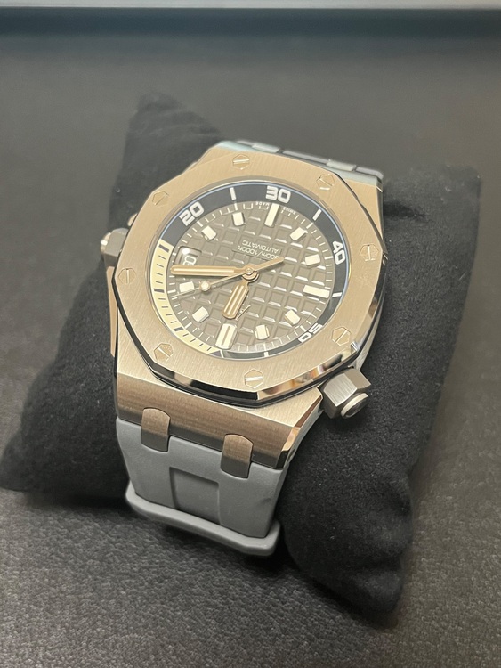 15720ST.00.A009CA.01（高級時計）の商品画像 - 査定依頼日：2025年9月22日 - 最高査定価格：3,800,000円