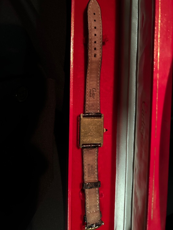 カルティエ タンク LM手巻き式文字盤黒（高級時計）の商品画像 - 査定依頼日：2025年9月27日 - 最高査定価格：400,000円