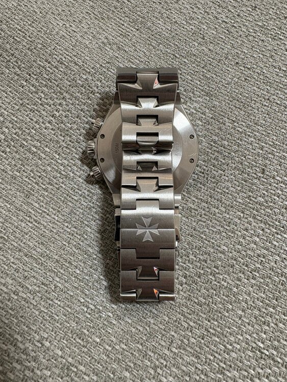 ヴァシュロン コンスタンタン オーヴァーシーズ （高級時計）の商品画像 - 査定依頼日：2025年3月4日 - 最高査定価格：1,650,000円