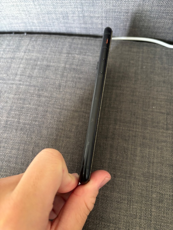 iPhone iPhone SE (第 2 世代) 64GB SIMフリー（スマホ）の商品画像 - 査定依頼日：2026年5月23日 - 最高査定価格：10,000円
