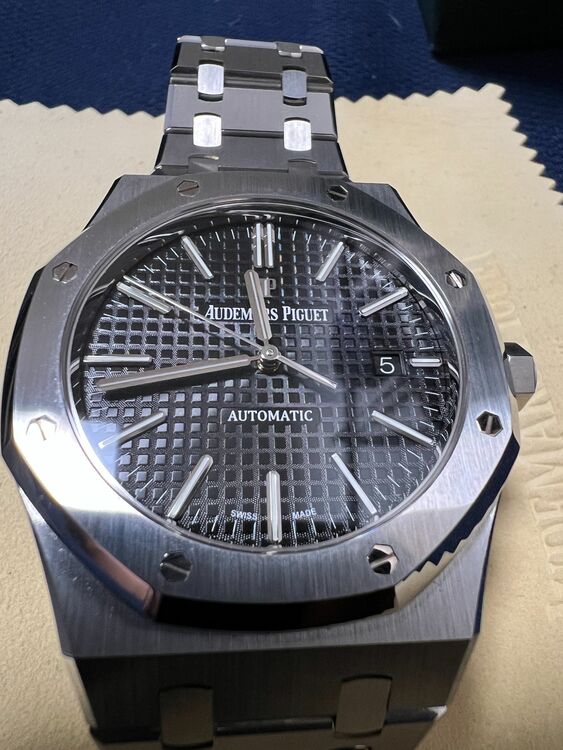 ロイヤルオーク 15400ST.OO.1220ST.01（高級時計）の商品画像 - 査定依頼日：2025年11月19日 - 最高査定価格：5,300,000円