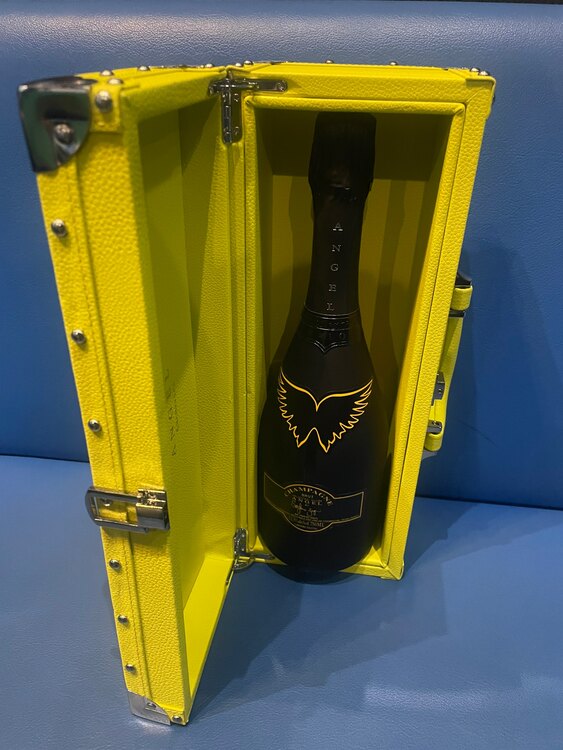 エンジェルシャンパンブリュットヘイローイエロー（お酒）の商品画像 - 査定依頼日：2025年4月23日 - 最高査定価格：100,000円