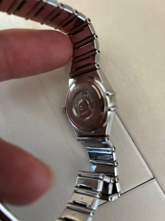 オメガ コンステーション ミニマイチョイス1561-6（高級時計）の商品画像 - 査定依頼日：2026年2月27日 - 最高査定価格：100,000円