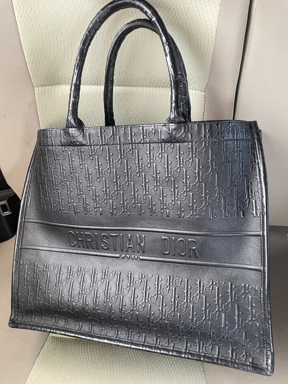 ブックトート 黒レザー ラージ（ブランドバッグ）の商品画像 - 査定依頼日：2025年6月19日 - 最高査定価格：170,000円