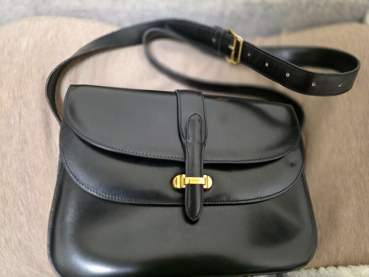 黒 ショルダーバッグ（ブランドバッグ）の商品画像 - 査定依頼日：2025年12月28日 - 最高査定価格：23,000円