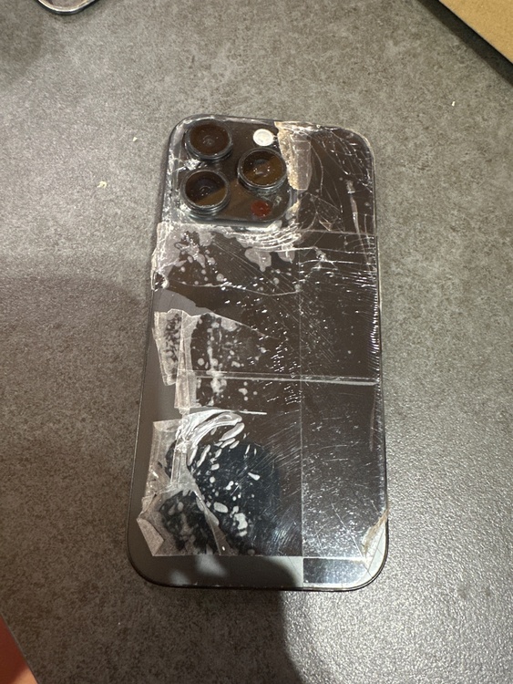 iPhone iPhone 16 Pro 128GB docomo（スマホ）の商品画像 - 査定依頼日：2026年9月14日 - 最高査定価格：60,000円